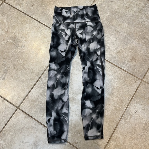 Lululemon Train Times 7/8 Leggings 4 Blush Blossom Alpine White Black Mesh - Picture 2 of 9